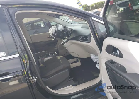 2017 Chrysler Pacifica Touring Plus z USA, uszkodzony, nr VIN 2C4RC1BG3HR782049